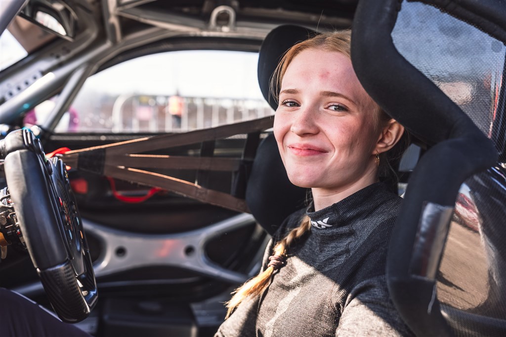 ”De første syv omgange var ren overlevelse,” siger Lærke Rønn om sin start på søndagens løb med slicks på våd asfalt.
(Foto: A1 Work)